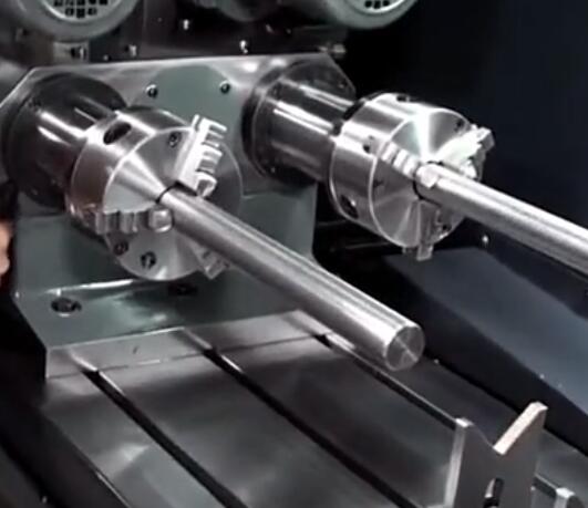  軸類(lèi)深孔鉆床，這樣的數(shù)控機(jī)床國(guó)內(nèi)很少見(jiàn)，看看不一樣的加工過(guò)程